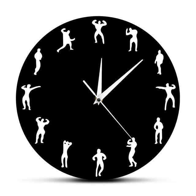 Morsom veggklokke med kroppsbygger-figurer