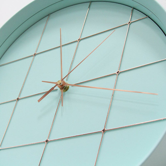 Rund veggklokke i mintgrønn farge