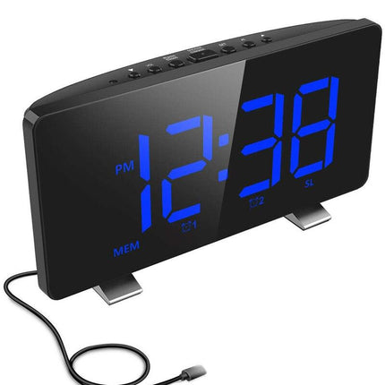 Digital vekkeklokke med ledning for nattbord